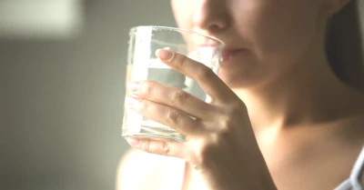 Buzlu Su İçmenin Sağlığınıza Etkisi: Sindirimden Beyin Donmasına Dikkat!